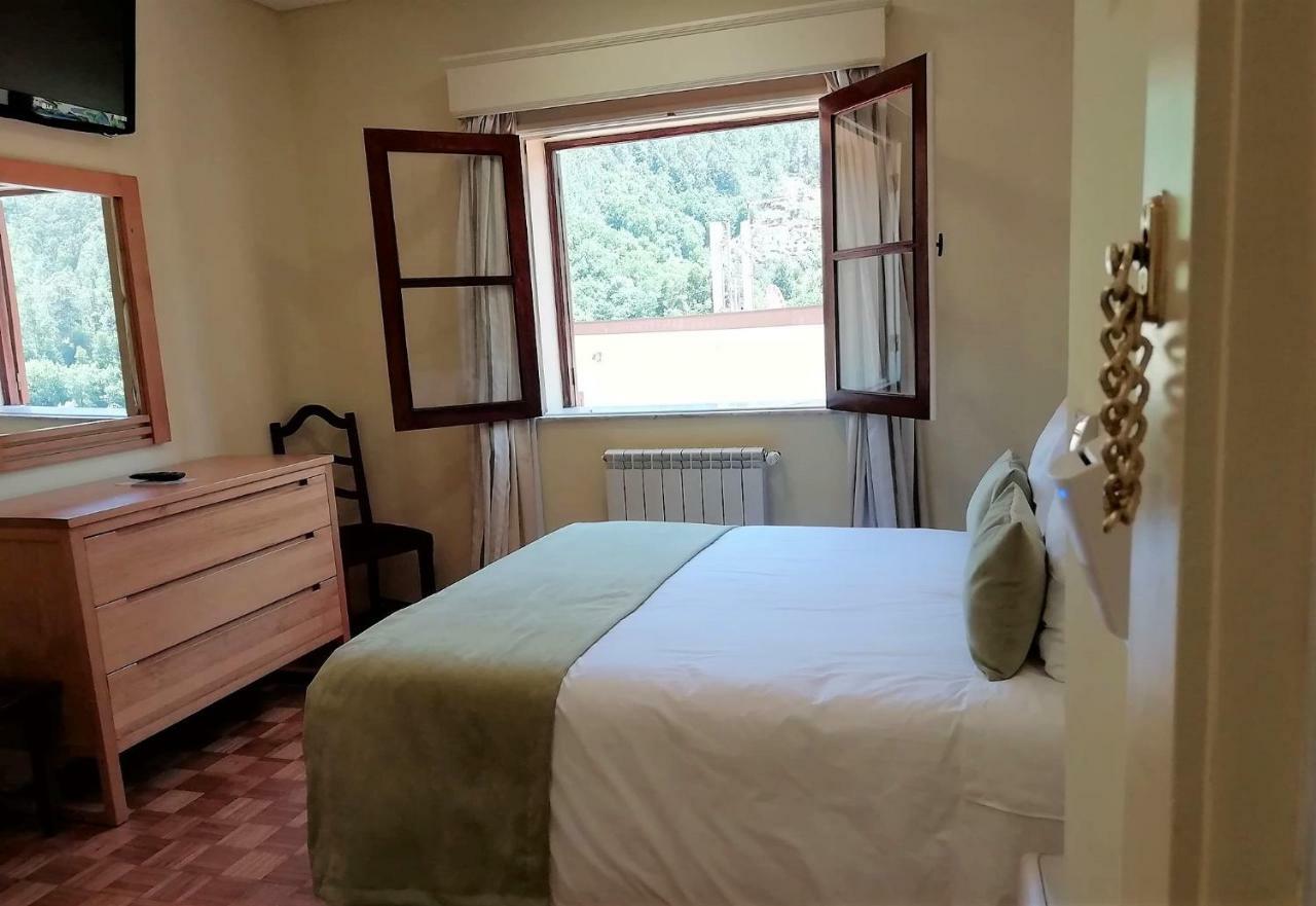 Adelaide Hotel Geres Esterno foto