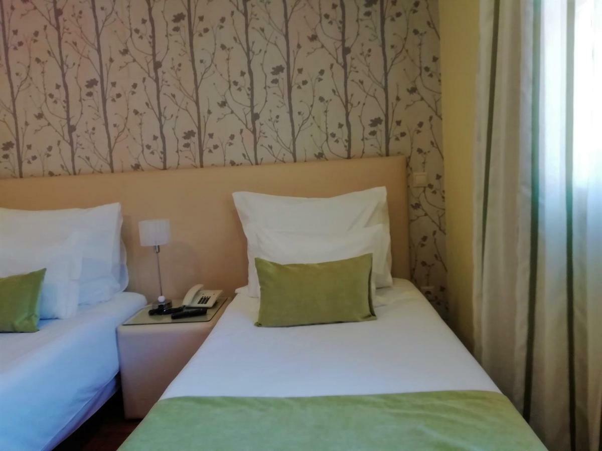Adelaide Hotel Geres Esterno foto