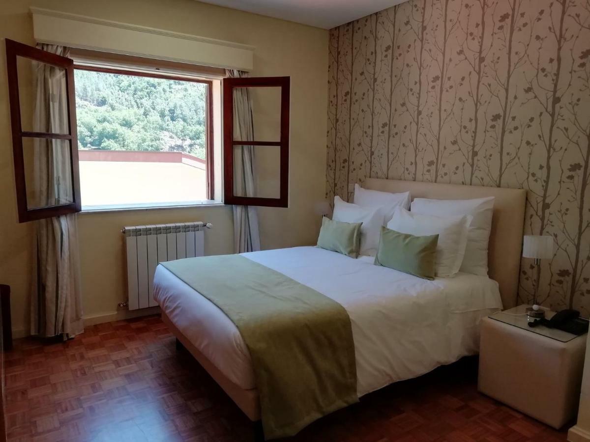 Adelaide Hotel Geres Esterno foto