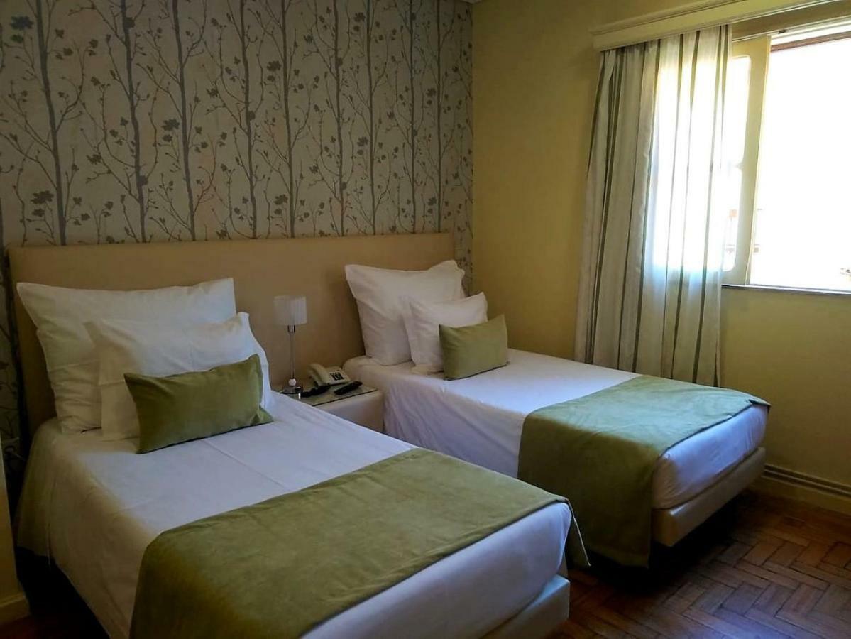 Adelaide Hotel Geres Esterno foto