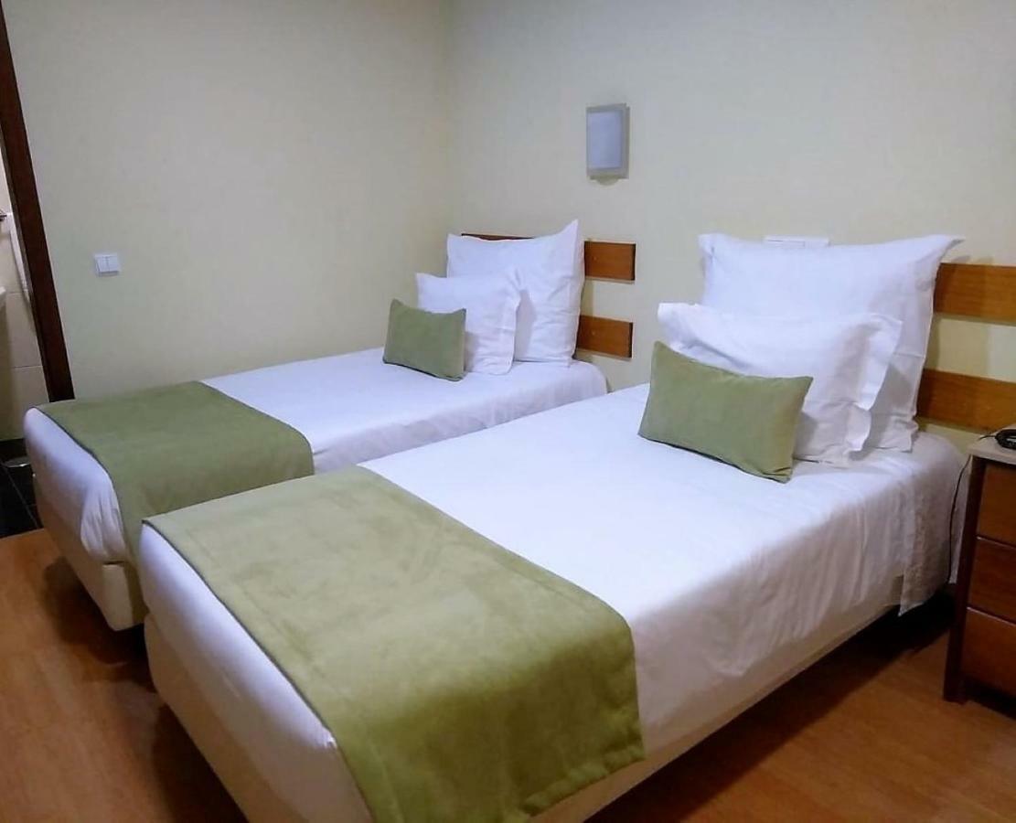 Adelaide Hotel Geres Esterno foto